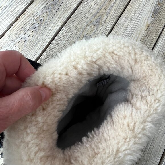 UGG Australia Boots Suburb Black Suede Crochet Knit, Size 7 - Picture 10 of 10